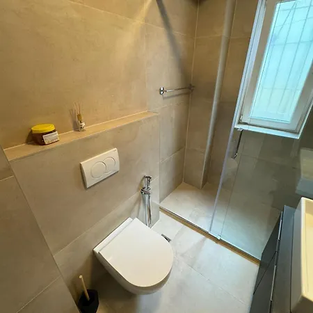 Be My Guest - Lovely *