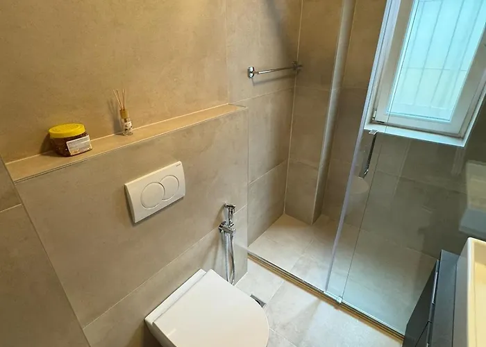 Be My Guest - Lovely *