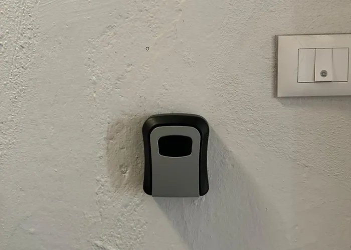 Be My Guest - Lovely Tirana